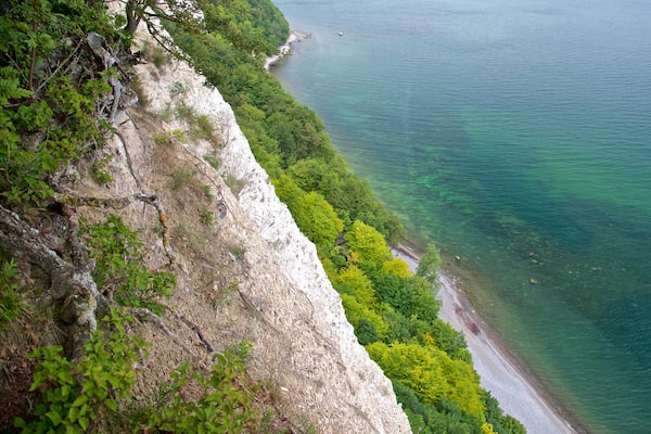 Nationalpark Jasmund welches beinhaltet allgemeine Küstenansicht und schroffe Küste