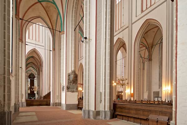 Cathédrale de Schwerin mettant en vedette patrimoine historique, vues intérieures et église ou cathédrale