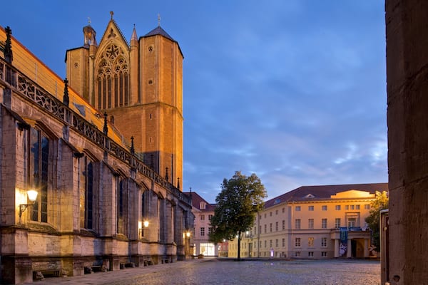 Cathédrale de Brunswick montrant ville, patrimoine architectural et scÚnes de nuit