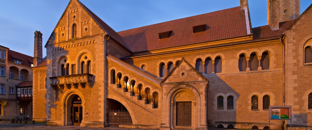 Dankwarderode Castle showing night scenes, heritage architecture and a church or cathedral
