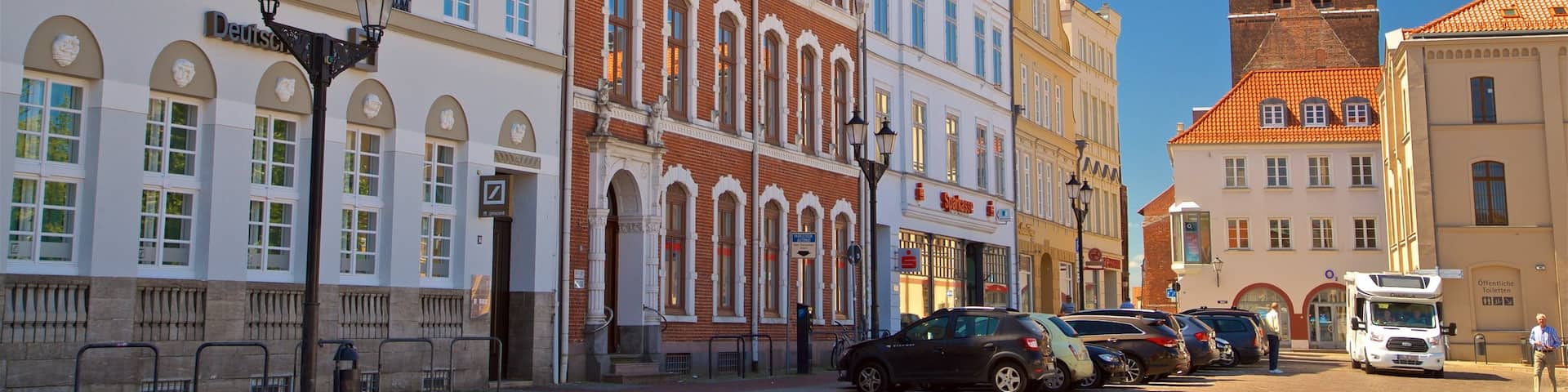 Wilsmer Market Square featuring heritage elements