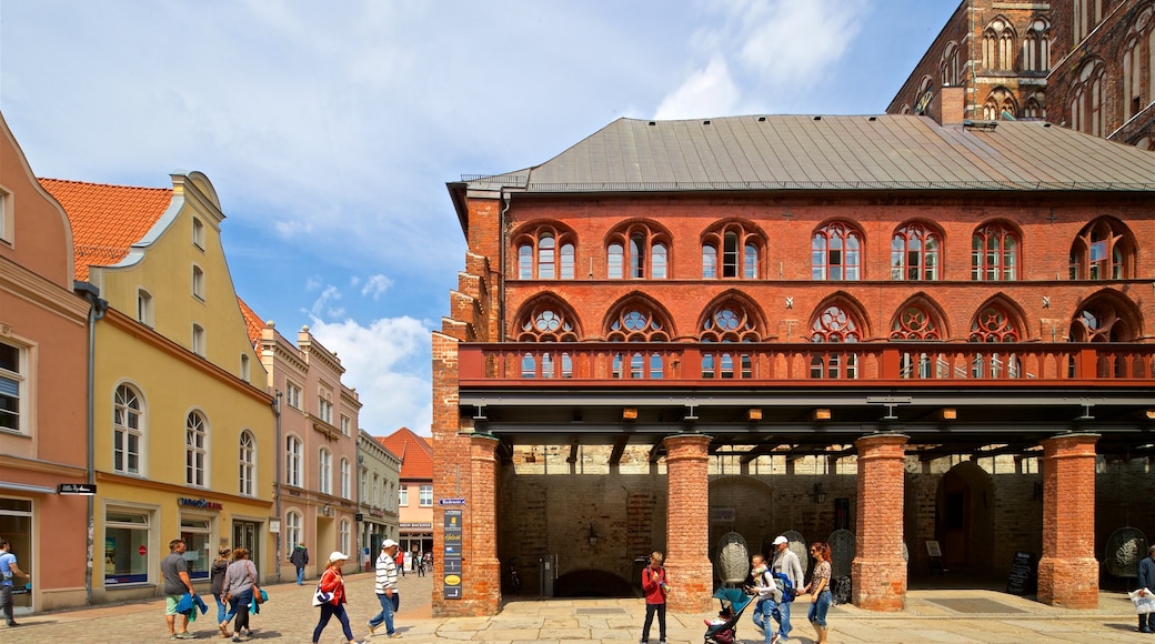 Raadhuis inclusief een stad, historisch erfgoed en straten