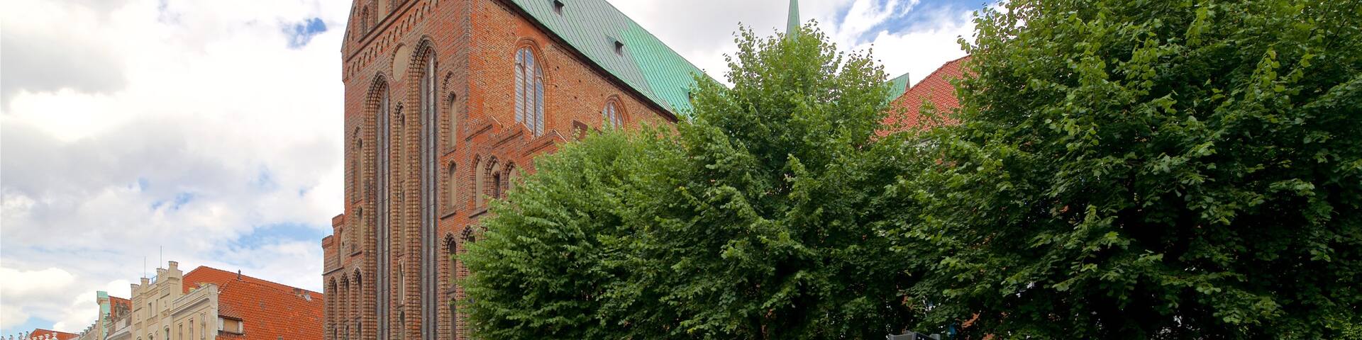 St. Catherine\'s Church featuring a church or cathedral, street scenes and heritage architecture