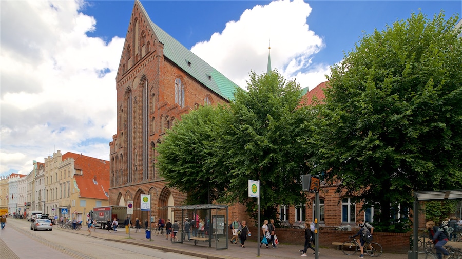 St. Catherine\'s Church featuring heritage architecture, street scenes and a church or cathedral