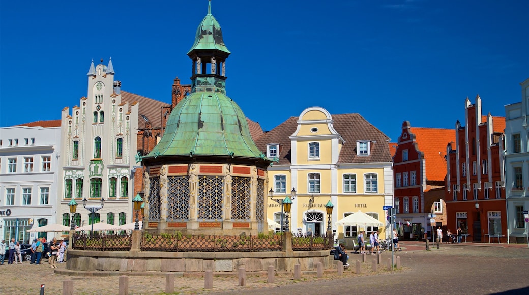 Wasserkunst which includes heritage elements and a city