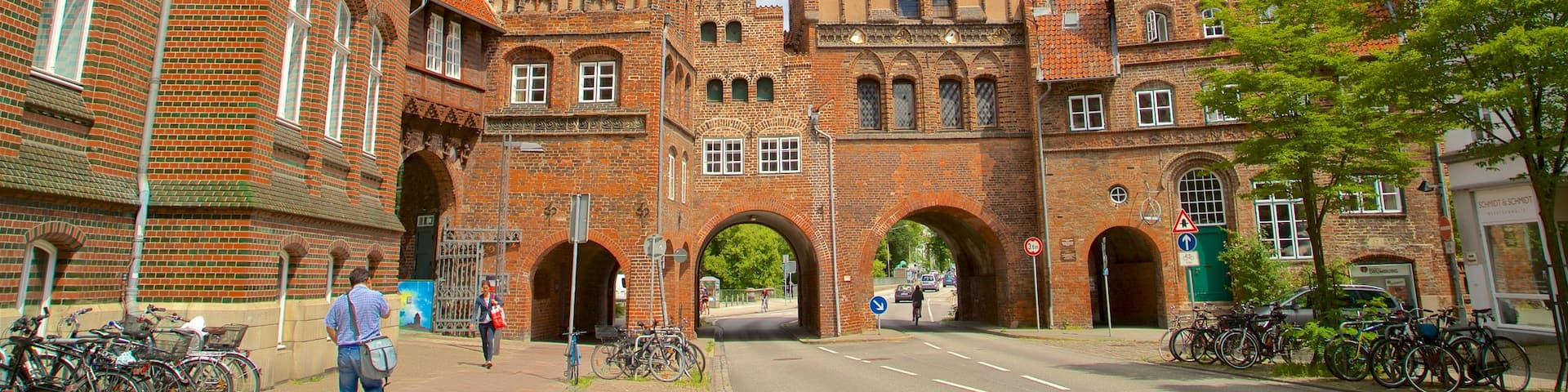 Burgtor mit einem historische Architektur