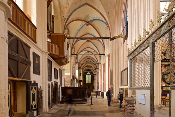 St.-Nikolai-Kirche welches beinhaltet Innenansichten, Kirche oder Kathedrale und Geschichtliches