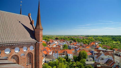 Iglesia de San Jorge que incluye vistas panorámicas, elementos patrimoniales y situaciones tranquilas