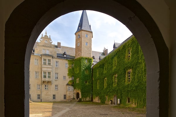 Schloss Wolfsburg montrant patrimoine architectural