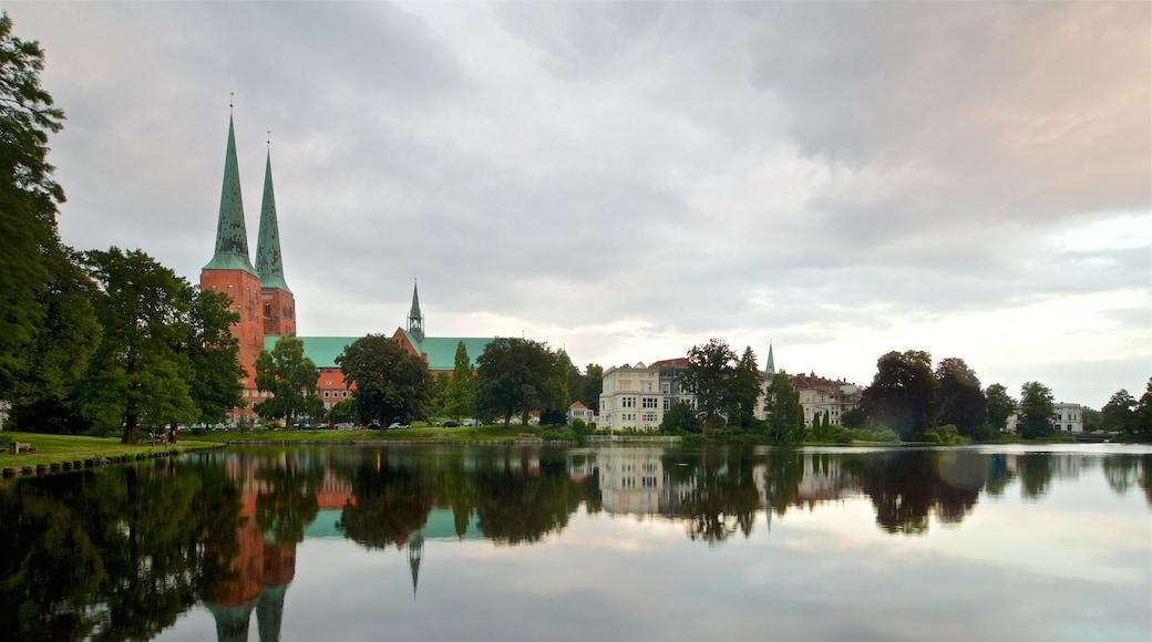 Dom showing a lake or waterhole