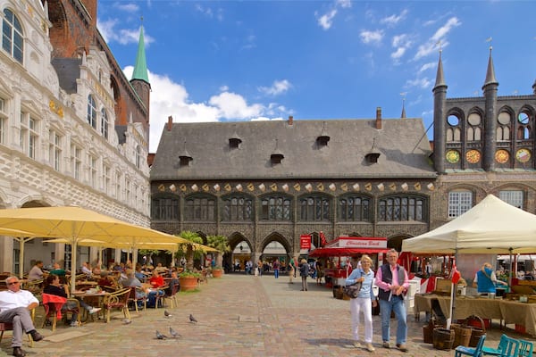 Rathaus montrant sortie au restaurant, ville et patrimoine architectural