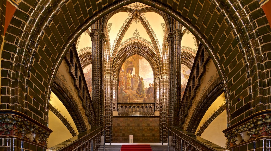 Rathaus featuring art, religious elements and heritage elements