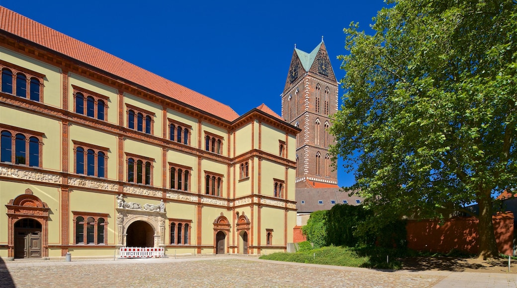 St-Marien-Kirche Steeple welches beinhaltet historische Architektur