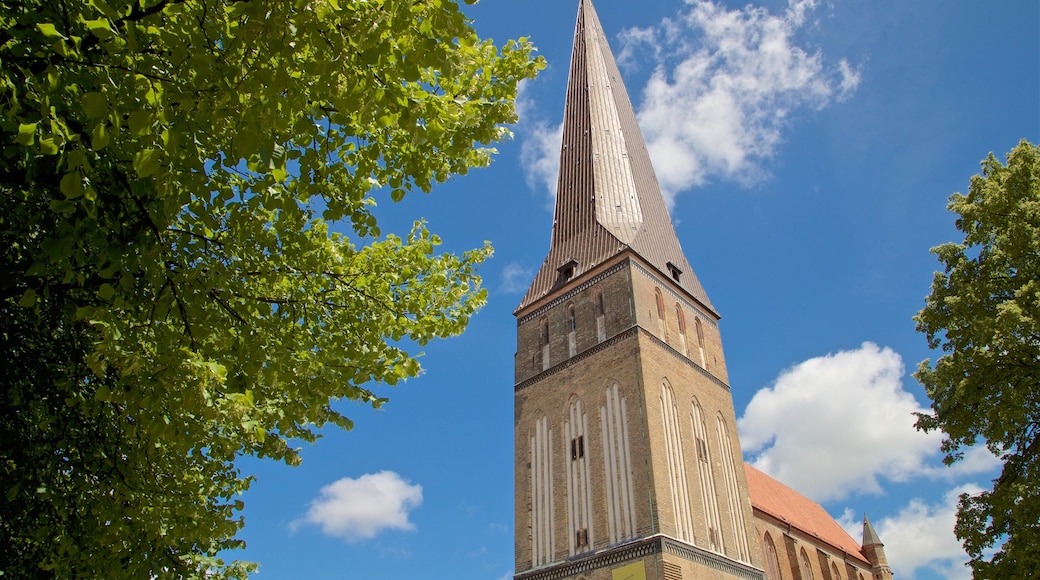 Petrikirche featuring heritage architecture