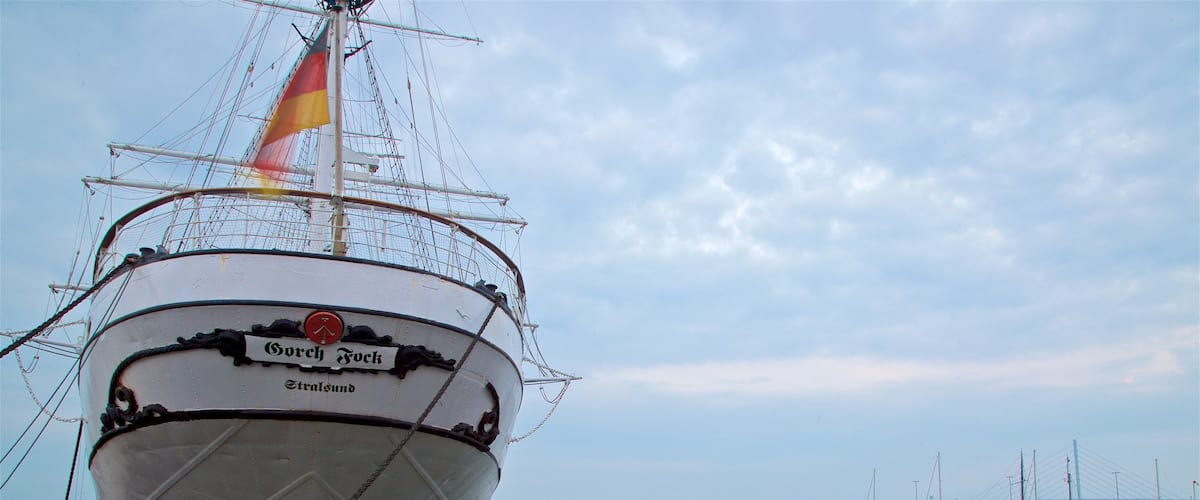 Gorch Fock 1 ซึ่งรวมถึง อ่าวหรือท่าเรือ