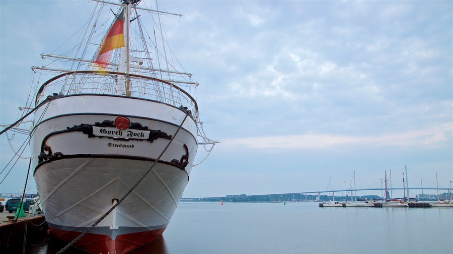 Gorch Fock 1 mostrando una bahía o un puerto