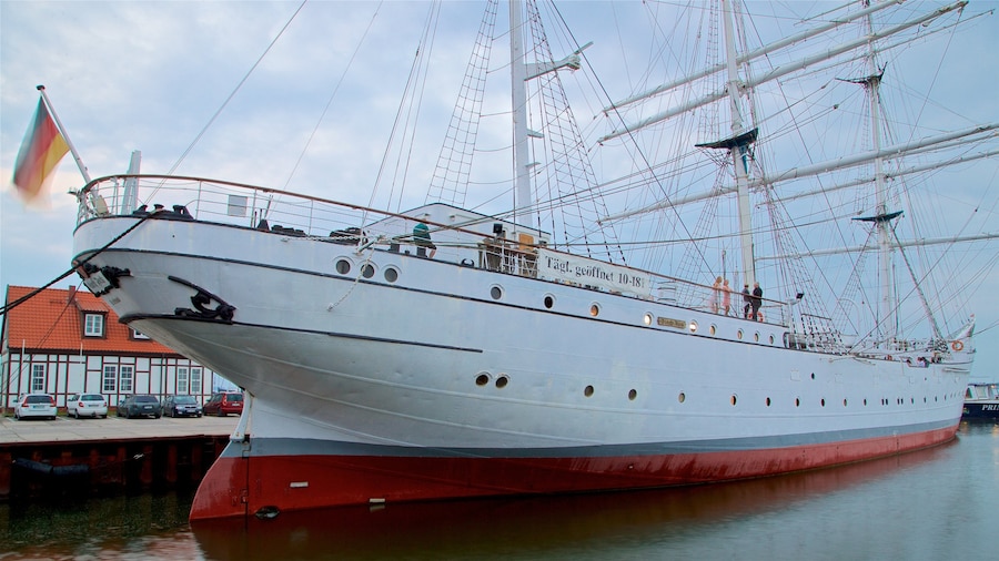 Gorch Fock 1 showing a bay or harbour