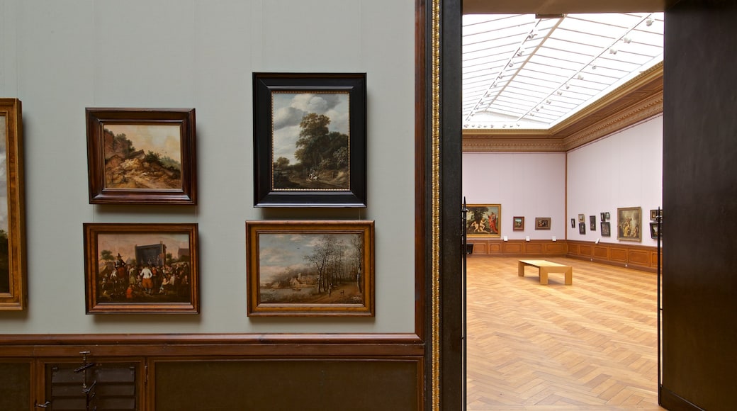 Museum Schwerin que inclui vistas internas e arte