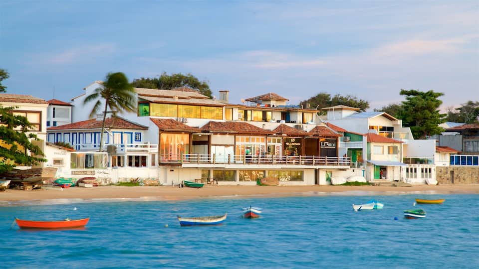 Búzios bevat algemene kustgezichten, een zandstrand en een kuststadje