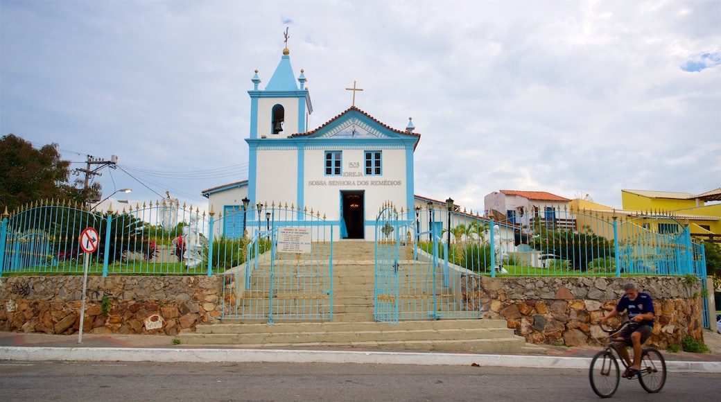 Igreja de Nossa Senhora dos Remédios mostrando uma igreja ou catedral