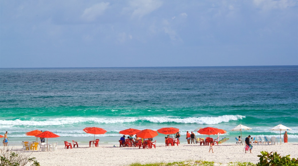 Arraial do Cabo showing a sandy beach and general coastal views as well as a small group of people