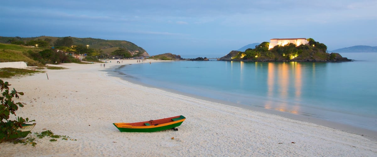 Fort São Mateus mettant en vedette vues d\'île, vues littorales et plage de sable