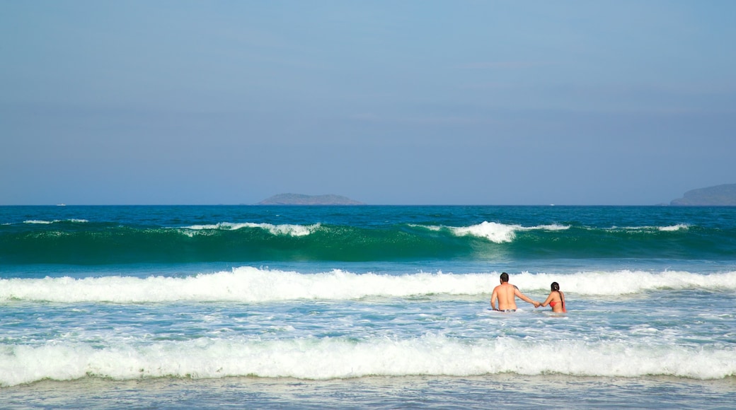 Spiaggia di Geriba caratteristiche di nuoto, onde e vista della costa