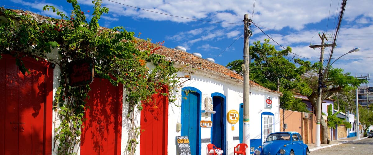 Cabo Frio mostrando uma cidade pequena ou vila