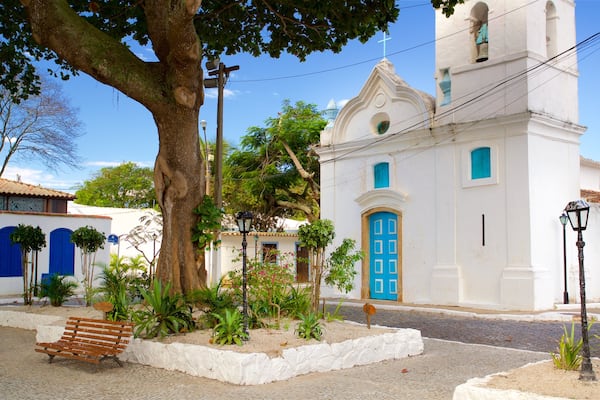 Igreja de São Benedito mit einem historische Architektur, Kirche oder Kathedrale und Kleinstadt oder Dorf