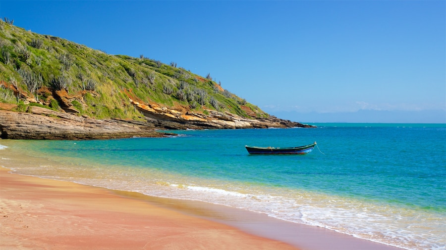 Playa Joao Fernandes que incluye vistas generales de la costa y una playa de arena
