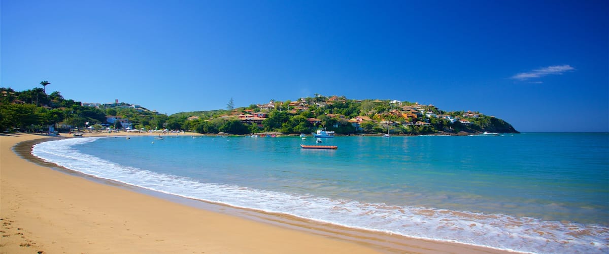 Praia da Ferradura que inclui paisagens litorâneas e uma praia