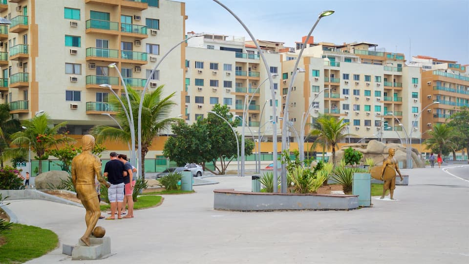 Aguas Square showing a garden and a statue or sculpture as well as a couple