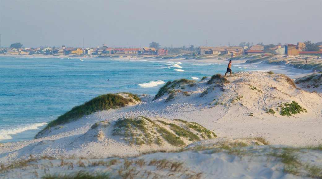 Strand van Dunas toont een strand, een kuststadje en algemene kustgezichten