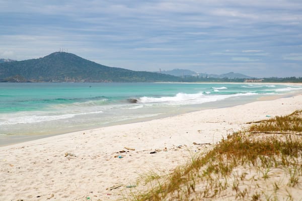 Praia do Foguete mit einem Strand und allgemeine Küstenansicht