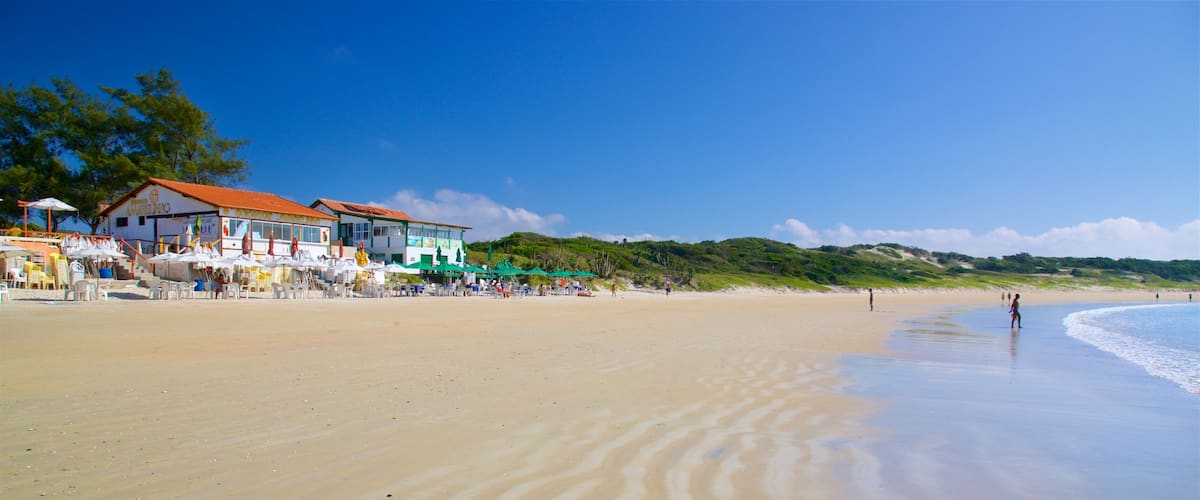 Plage Conchas qui includes ville cĂŽtiĂšre, plage et vues littorales