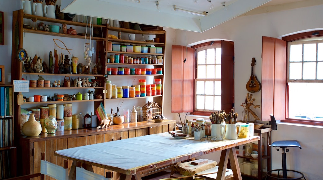 Casa-Atelie Carlos Scliar Museum showing interior views