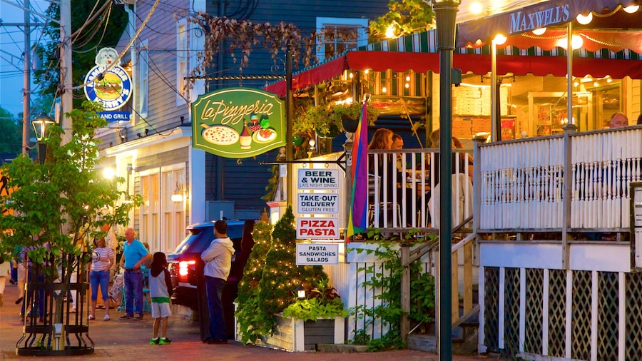 Ogunquit ofreciendo escenas nocturnas, señalización y escenas urbanas