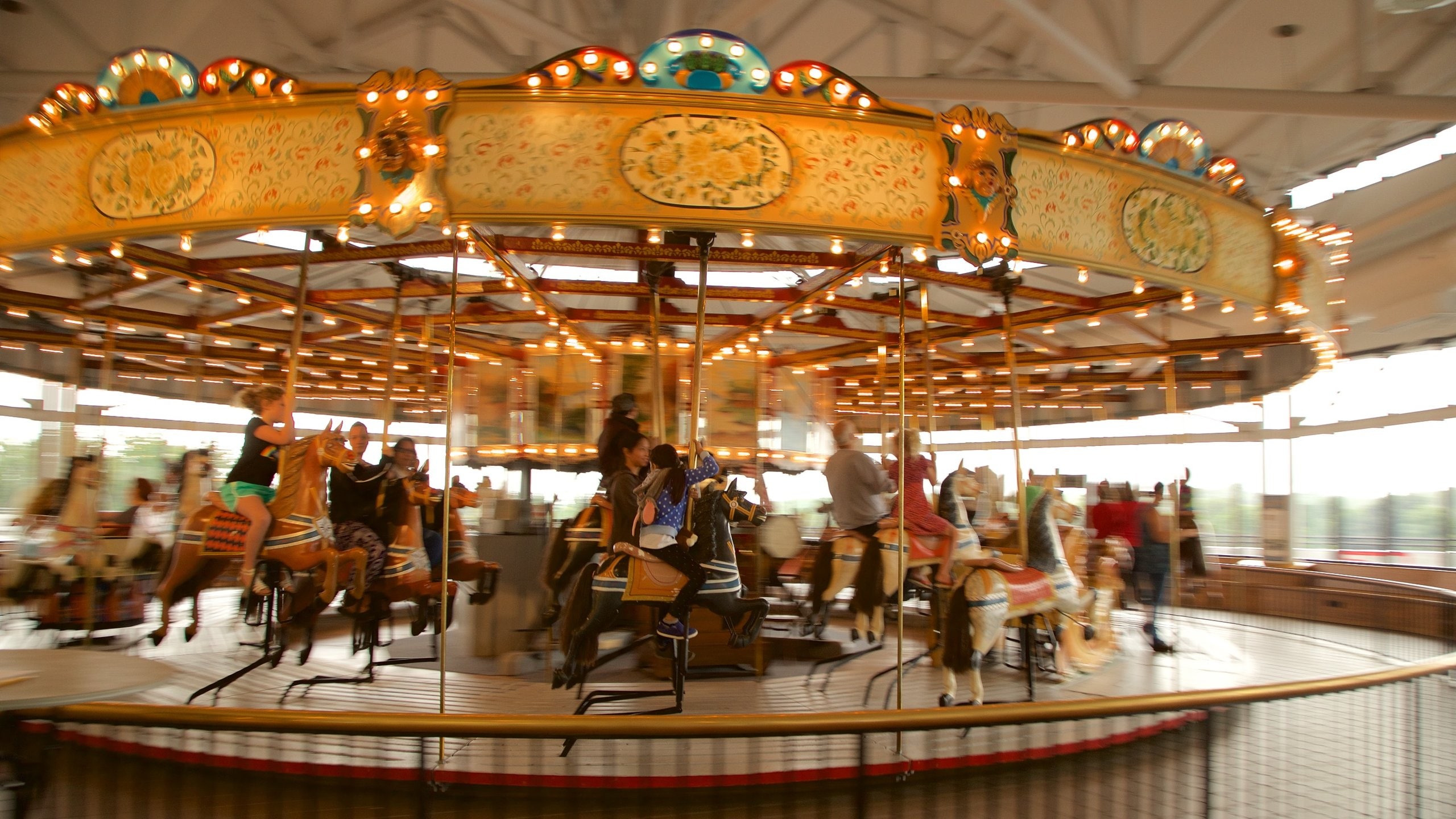 New York State Museum featuring rides as well as children