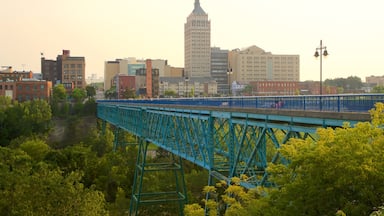 Pont De Rennes Bridge das einen Landschaften, Stadt und Sonnenuntergang