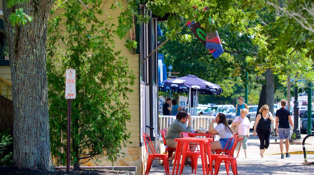 Brunswick showing outdoor eating and street scenes as well as a couple