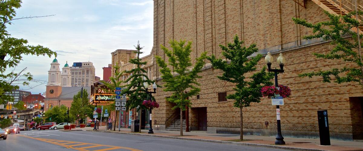Palace Theater featuring heritage elements