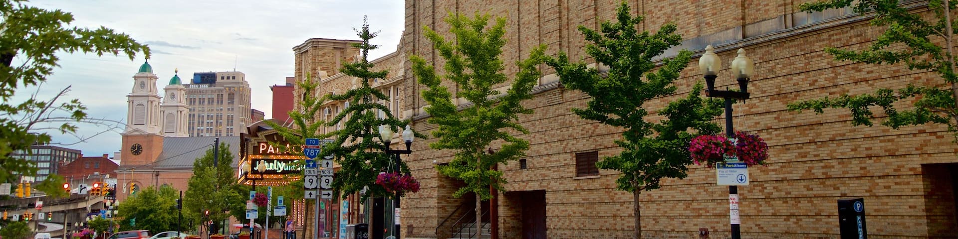 Palace Theater featuring heritage elements
