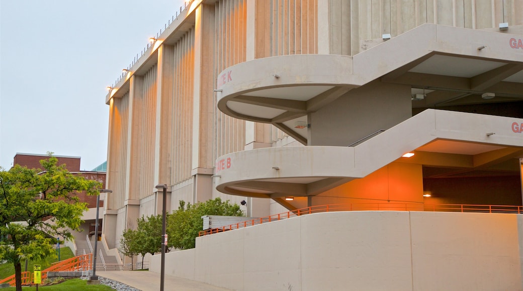 Carrier Dome featuring moderni arkkitehtuuri