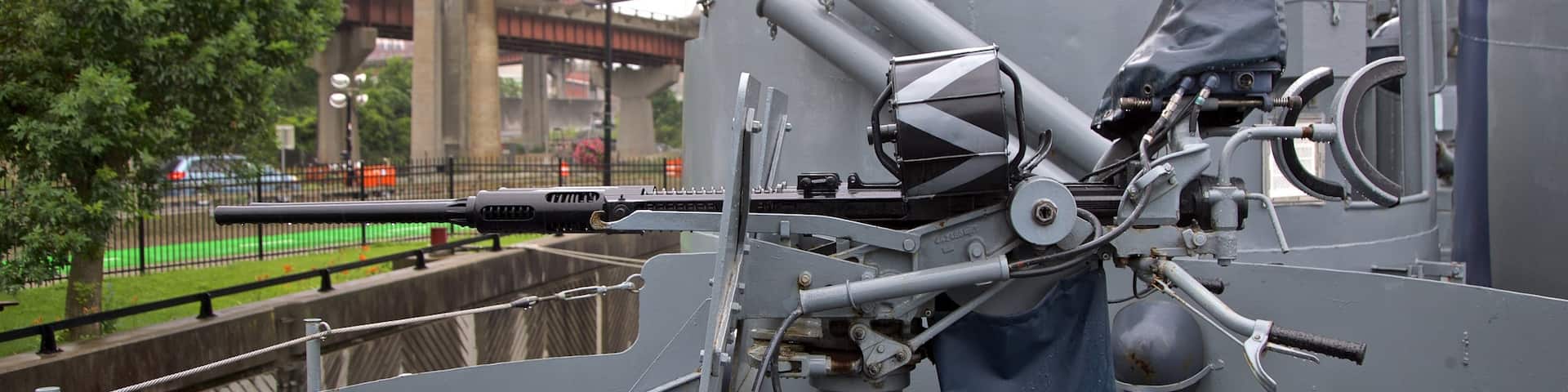 USS Slater que incluye artículos militares