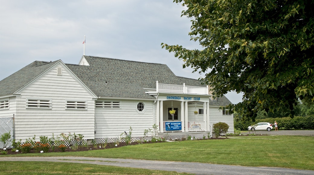 Onondaga Lake Park showing a small town or village