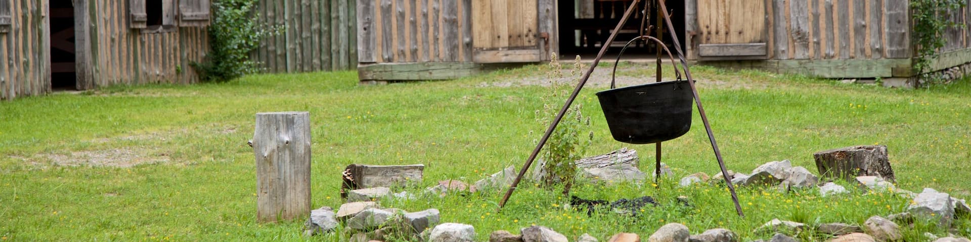 Sainte Marie among the Iroquois montrant patrimoine architectural