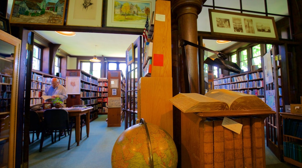 BibliothÚque du mémorial d\'Ogunquit montrant vues intérieures