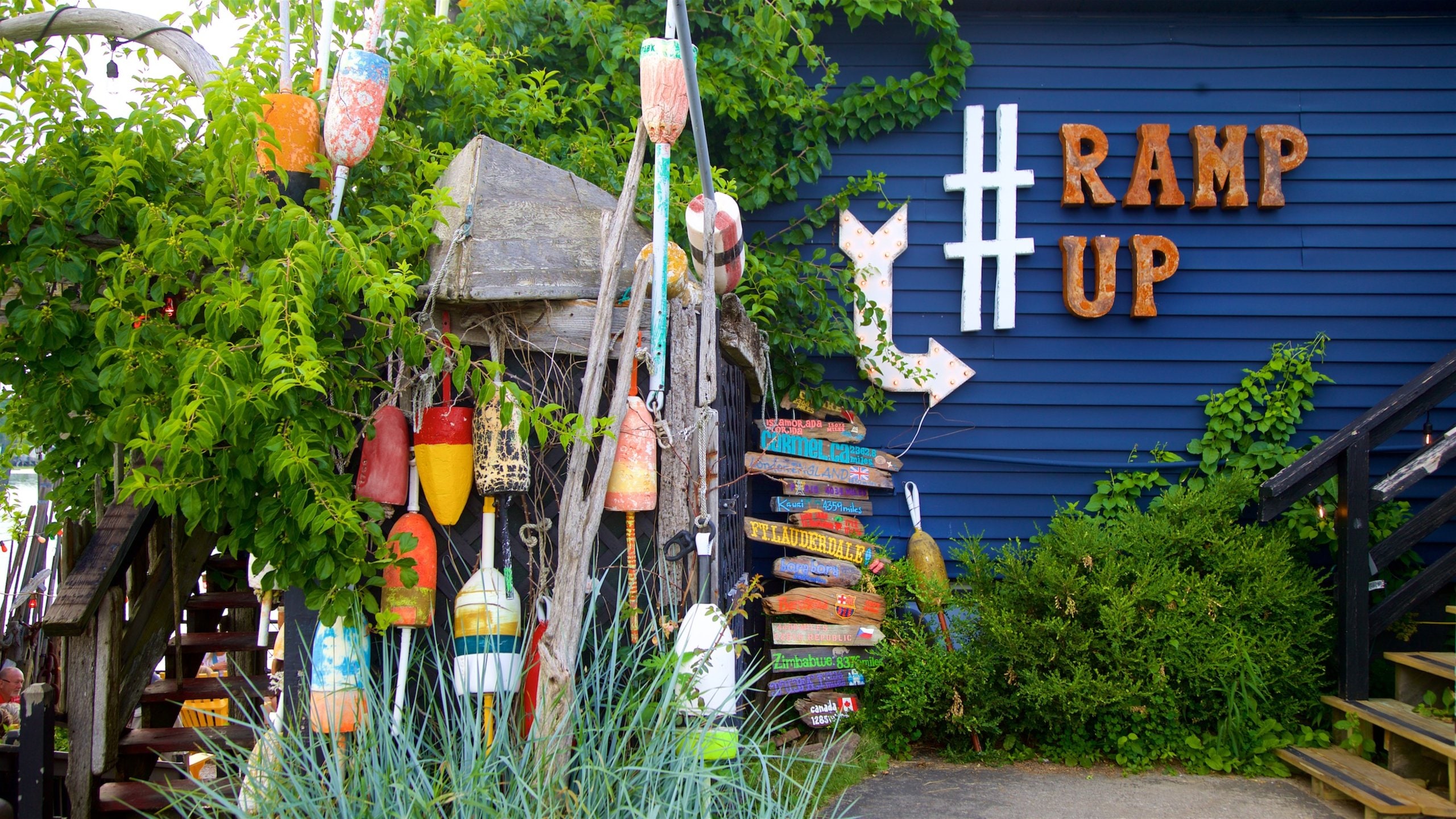 Cape Porpoise ofreciendo señalización y arte al aire libre