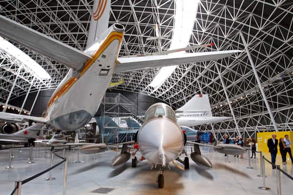 Airbus qui includes avion et vues intérieures