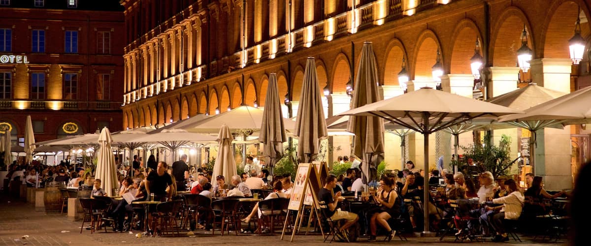 Capitole de Toulouse mettant en vedette ville, sortie au restaurant et dîner en ville